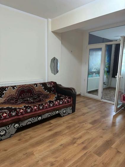 Garsonieră decomandată în Traian