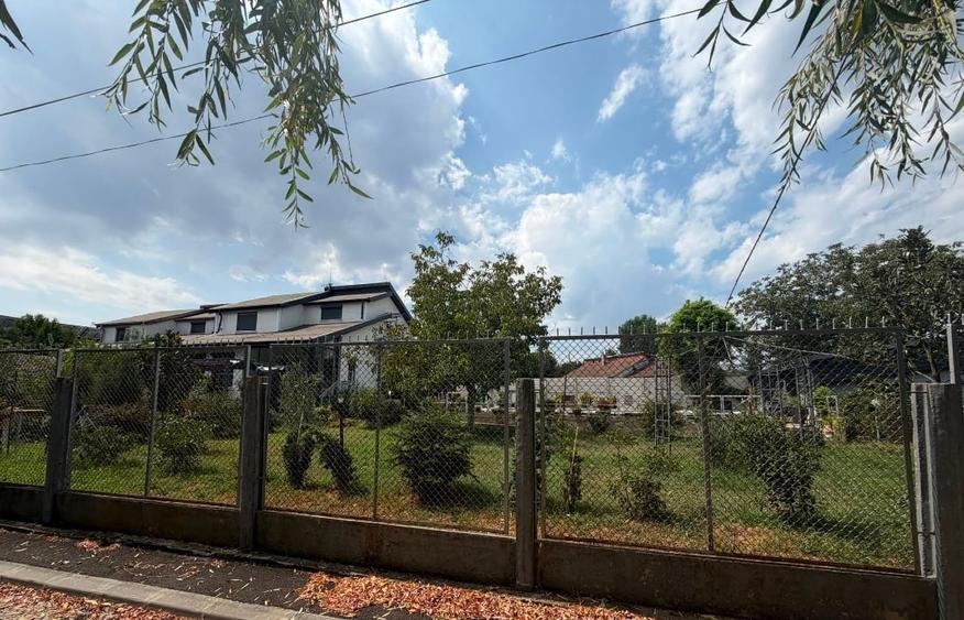 Casă individuală cu 4 camere cu Garaj în 1 Mai