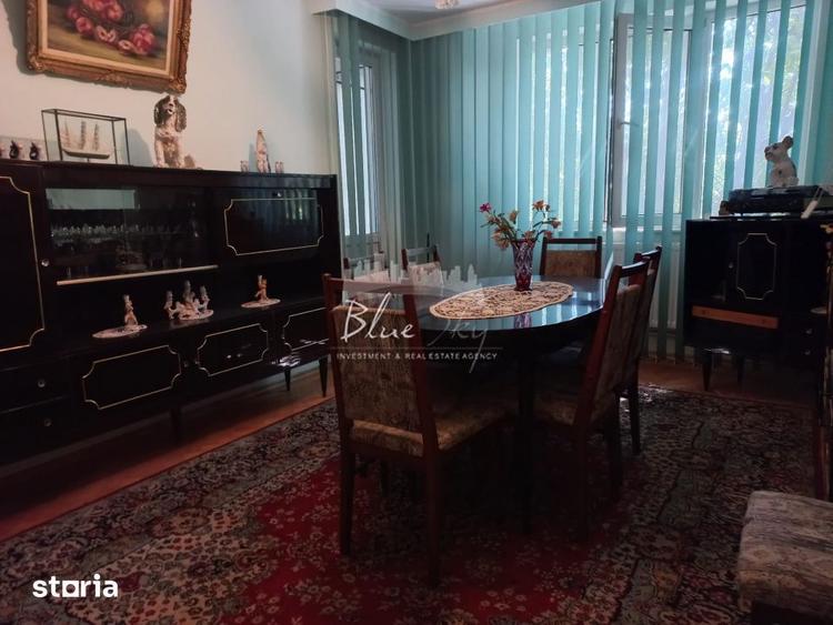 Apartament cu 4 camere decomandat, mobilat în Far