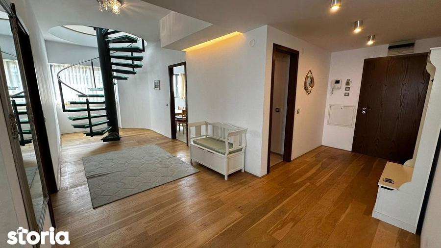 Apartament cu 5 camere în Faleza Nord