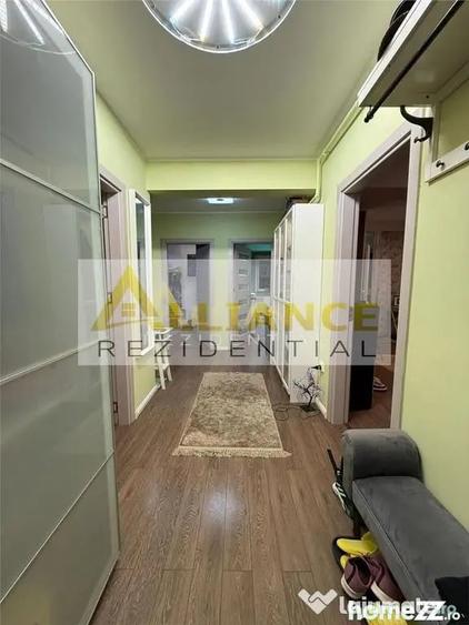 Apartament cu 3 camere decomandat în Central
