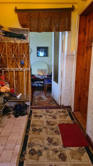 Apartament cu 3 camere semidecomandat în Adjud