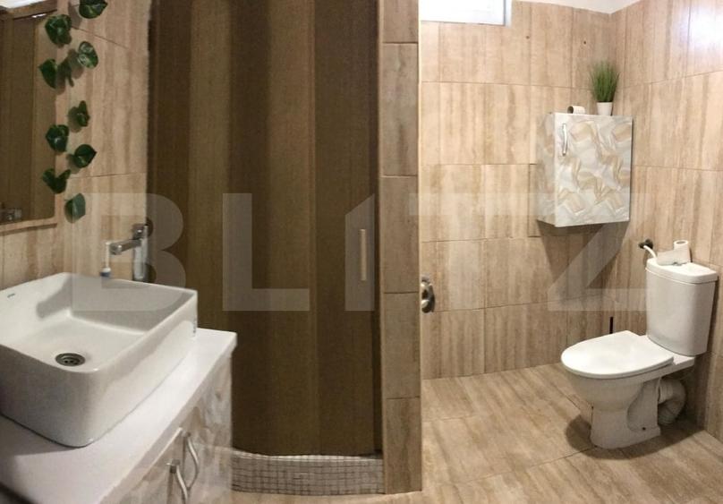 Casă individuală cu 7 camere cu Canalizare în Fieni