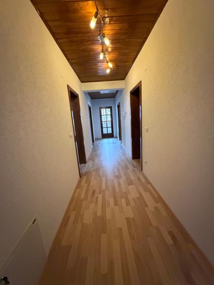 Casă individuală cu 6 camere cu Teren 500 Mp în Central