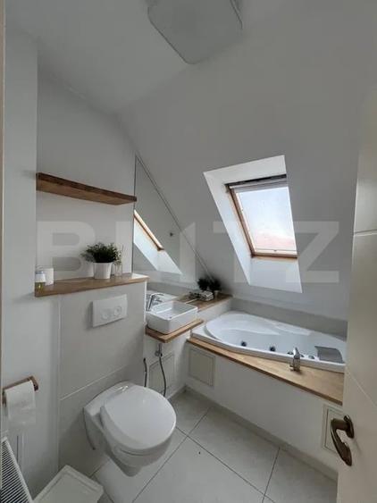 Apartament cu 3 camere semidecomandat, mobilat în Florești
