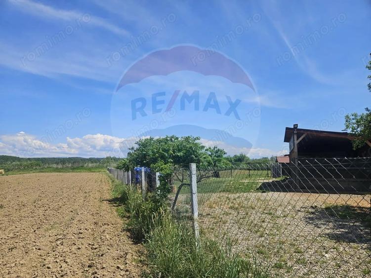 Teren de 4135 mp, în Sarasău