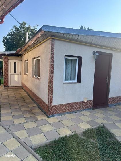Casă cu 4 camere în Stoenești