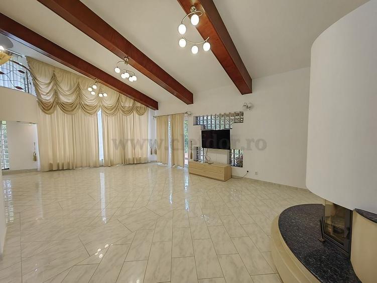 Casă individuală cu 9 camere cu Piscina în Iancu Nicolae
