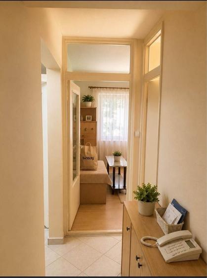 Apartament cu 3 camere decomandat în Exterior Vest