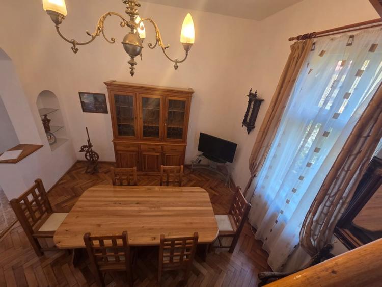 Apartament cu 5 camere, mobilat în Central