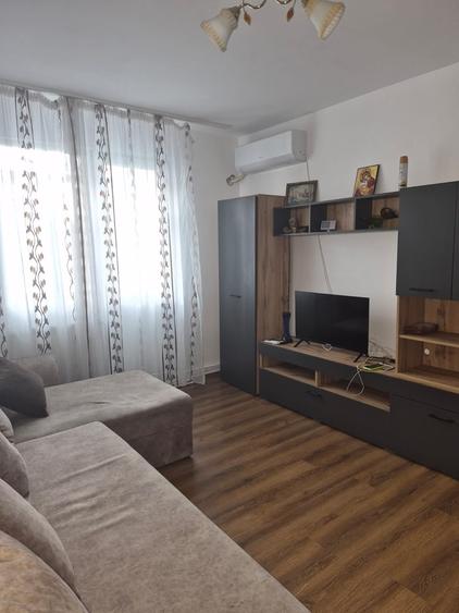 Apartament cu 2 camere semidecomandat în Giurgiului