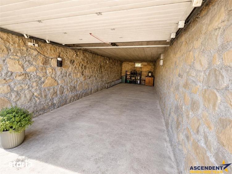 Casă cu 5 camere cu Teren 1917 Mp în Runcu