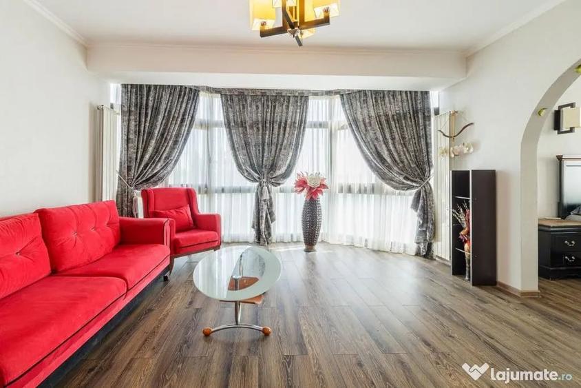 Casă cu 7 camere cu Teren 300 Mp în Central