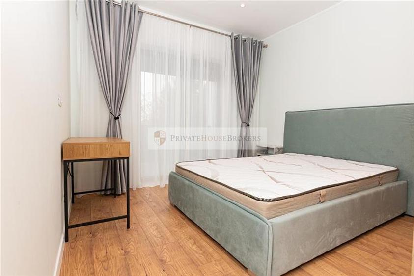 Apartament cu 3 camere semidecomandat, mobilat în Pipera