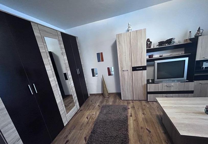 Apartament cu 2 camere decomandat, mobilat în Tei