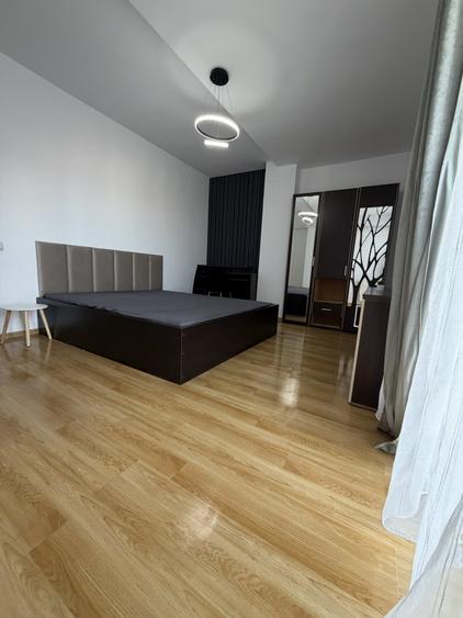 Apartament cu 3 camere semidecomandat, mobilat în Gară