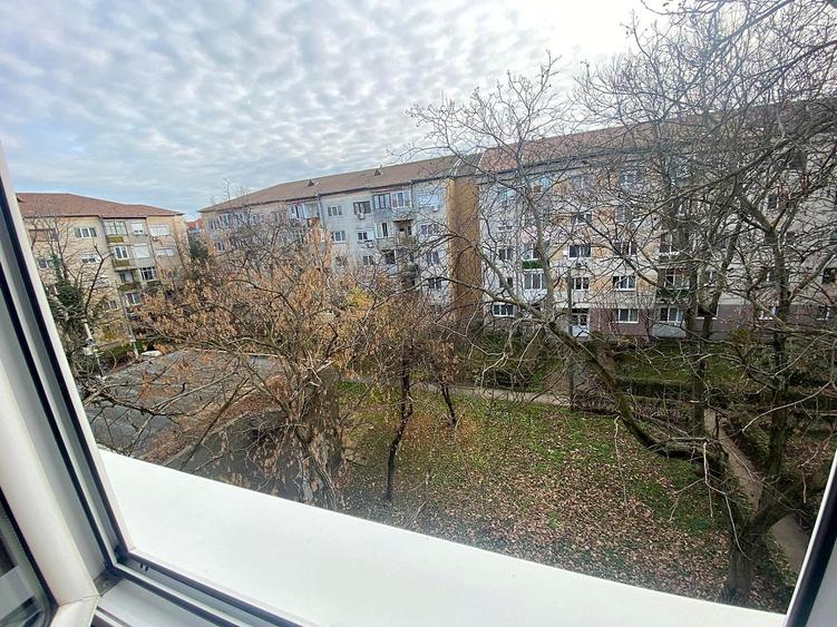 Apartament cu 3 camere decomandat în Rogerius
