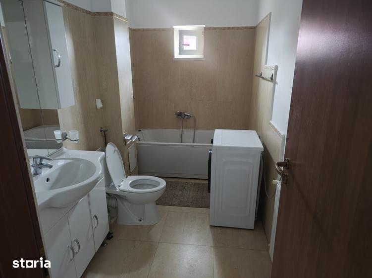 Apartament cu 2 camere decomandat în Tractorul