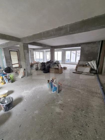 Spațiu comercial, de 268.5 mp, în Universității