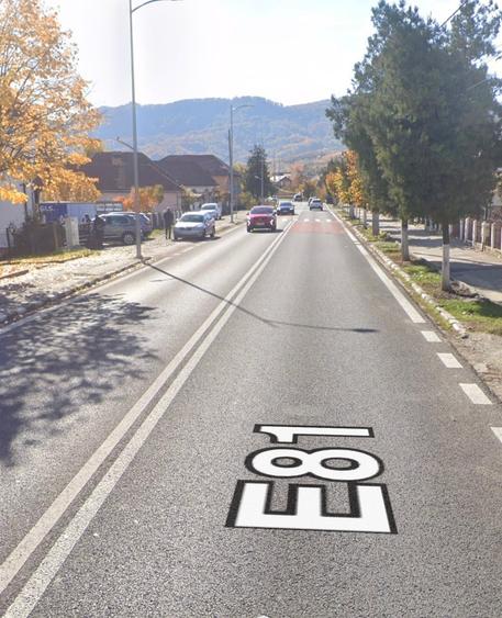 Casă individuală cu 5 camere cu Teren 1000 Mp în Central