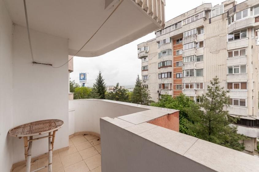 Apartament cu 3 camere decomandat în Bere