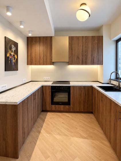 Apartament cu 3 camere semidecomandat în P-ța Dorobanți