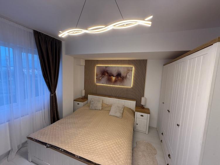Apartament cu 3 camere decomandat, mobilat în Central