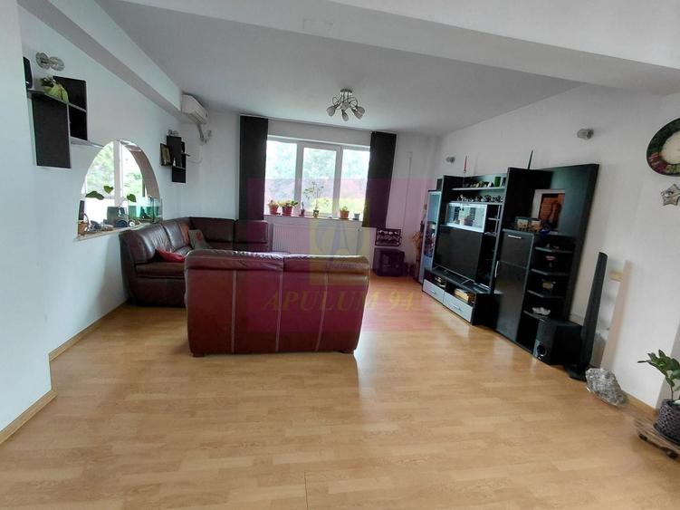 Apartament cu 4 camere decomandat în Dristor
