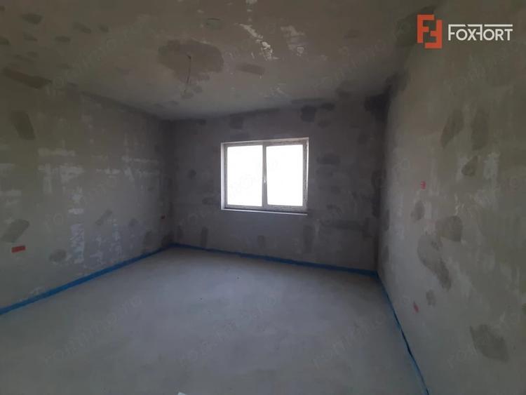 Apartament cu 3 camere decomandat în Plopi
