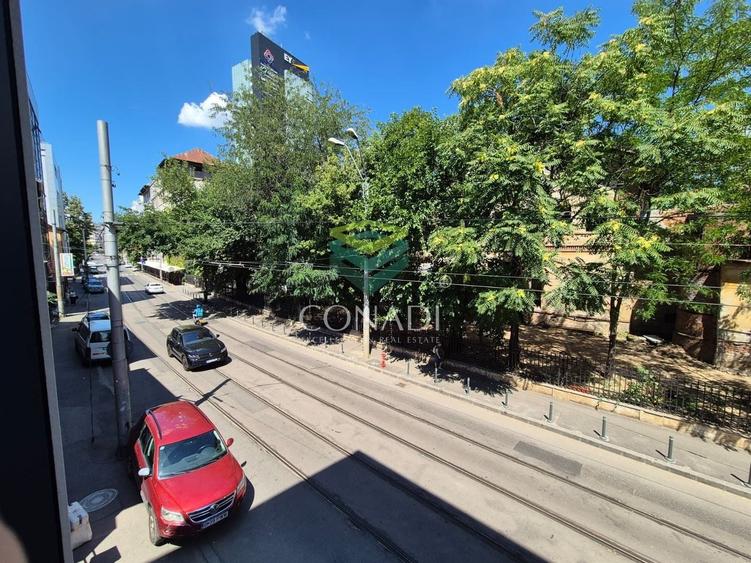 Apartament cu 2 camere decomandat în P-ța Victoriei