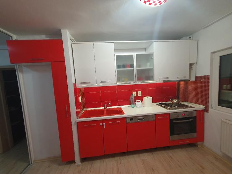 Apartament cu 3 camere decomandat în 1 Mai