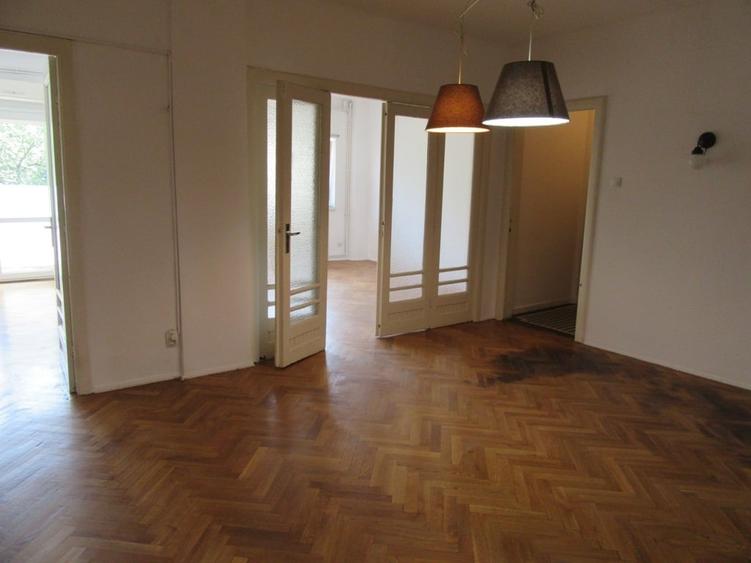 Apartament cu 3 camere semidecomandat, mobilat în Calea Victoriei