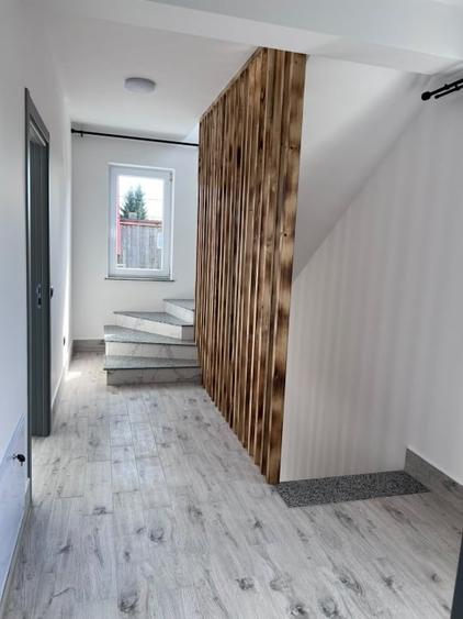 Duplex cu 5 camere cu Canalizare în Central