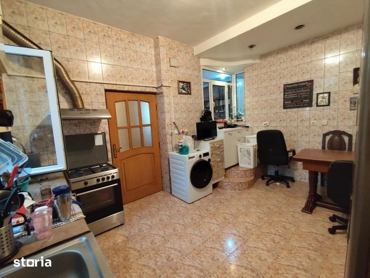 Casă cu 6 camere cu Canalizare în Chitila