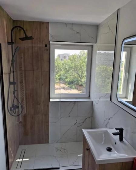 Apartament cu 3 camere decomandat în Pajura
