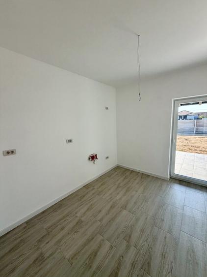 Duplex cu 3 camere cu Canalizare în Moșnița Veche