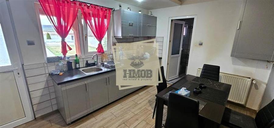 Casă individuală cu 10 camere cu Canalizare în Daia