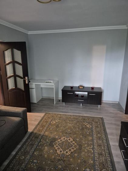 Apartament cu 2 camere semidecomandat în Podu Roș