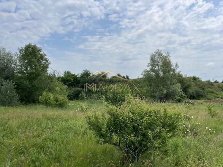 Teren Construcții intravilan de 1439 mp, în Crețești