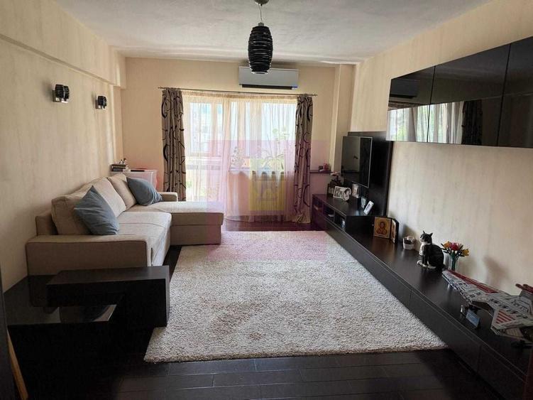 Apartament cu 4 camere decomandat în Decebal