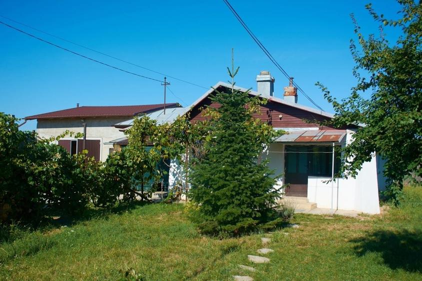 Casă cu 4 camere în Stoenești