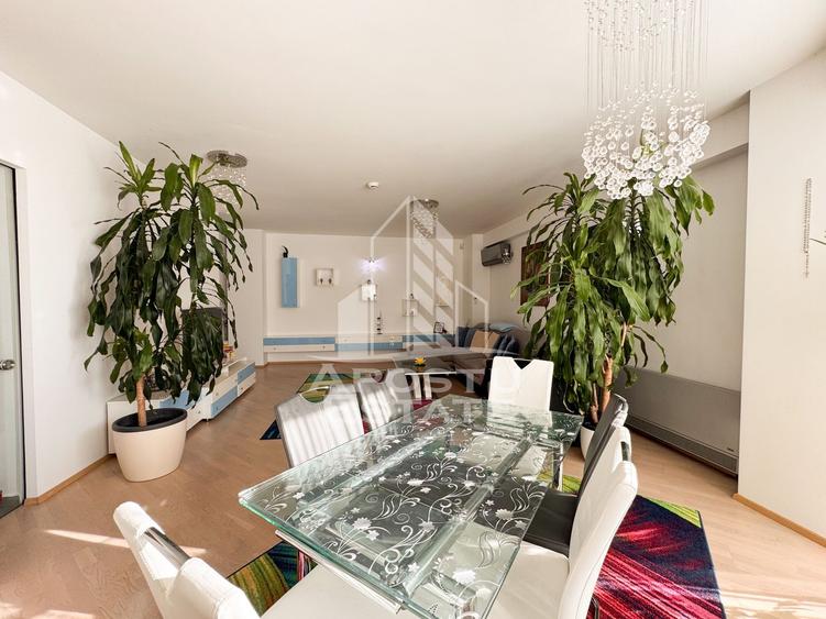 Apartament cu 3 camere semidecomandat, mobilat în Elisabetin