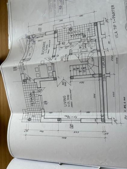 Casă individuală cu 5 camere cu Canalizare în Central