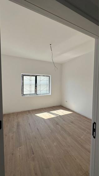Apartament cu 3 camere decomandat în Tunari