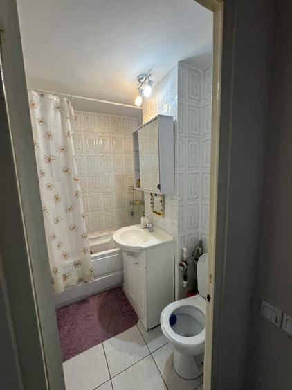 Apartament cu 3 camere semidecomandat în Drumul Taberei
