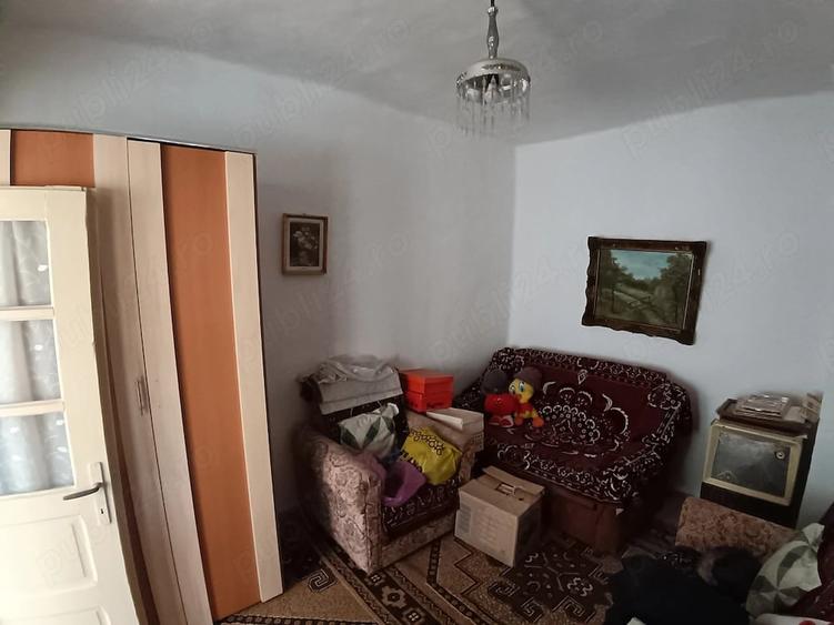 Casă cu 3 camere cu Teren 4500 Mp în Central