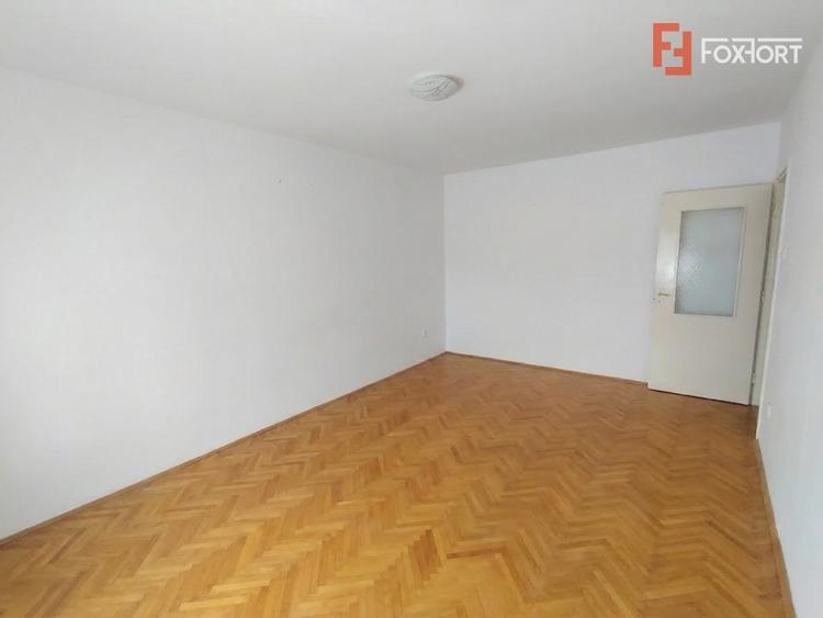 Apartament cu 3 camere decomandat, mobilat în Soarelui