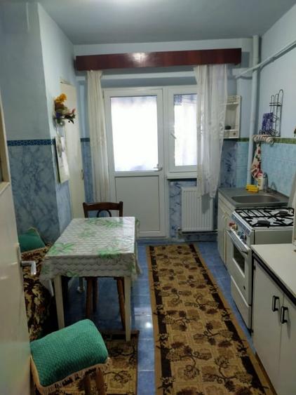 Apartament cu 3 camere decomandat în Obor