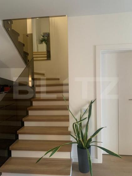 Casă cu 5 camere cu Teren 500 Mp în Central