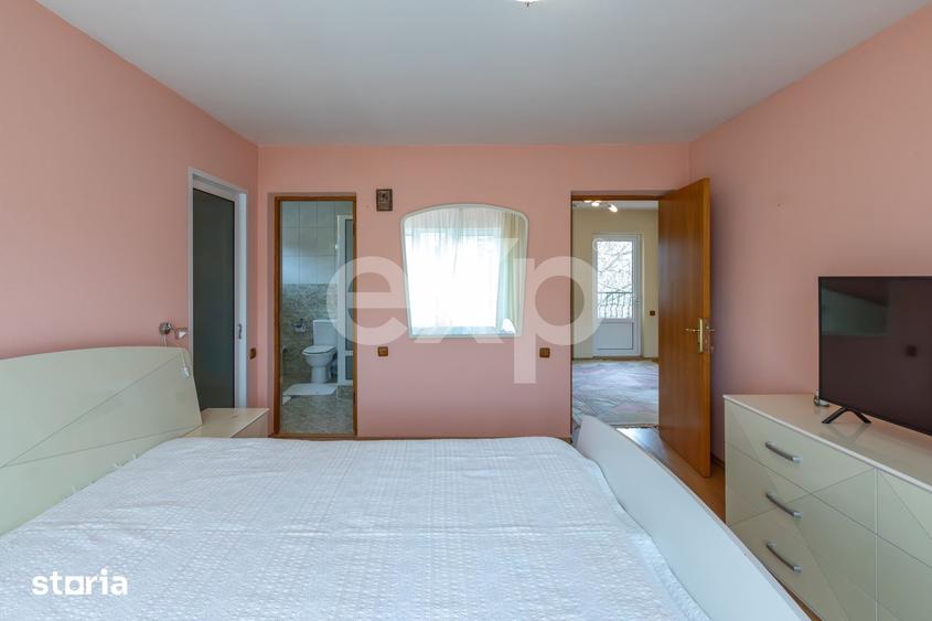 Casă cu 5 camere cu Teren 3659 Mp în Sărata